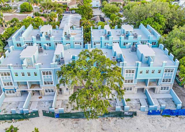 Property at 824 SE 12th Ct, Fort Lauderdale, FL 33316, 3 beds, 2.5 baths