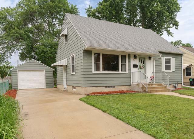 Property at 931 9th Ave NE, Rochester, MN 55906, 3 beds, 2 baths