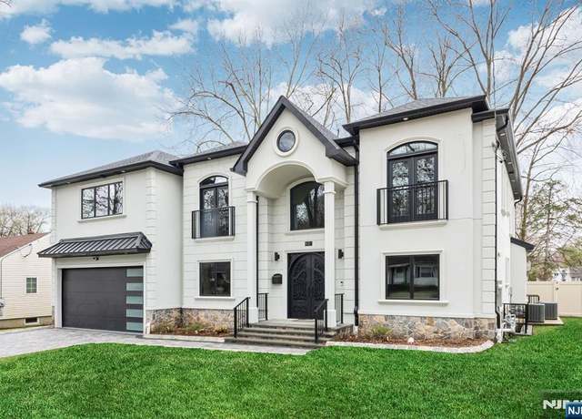 Property at 88 Benton Rd, Paramus, NJ 07652, 6 beds, 5.5 baths