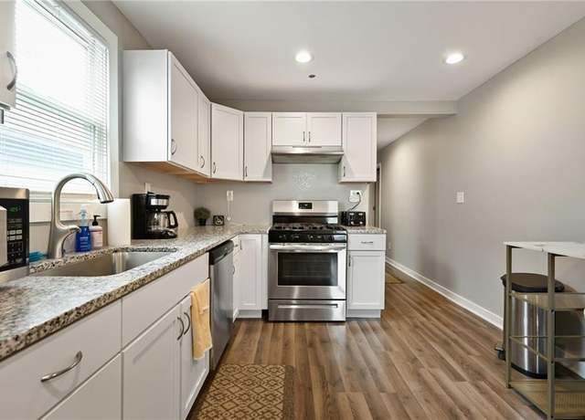 Property at 2007 Summit St, Kansas City, MO 64108, 6 beds, 2 baths