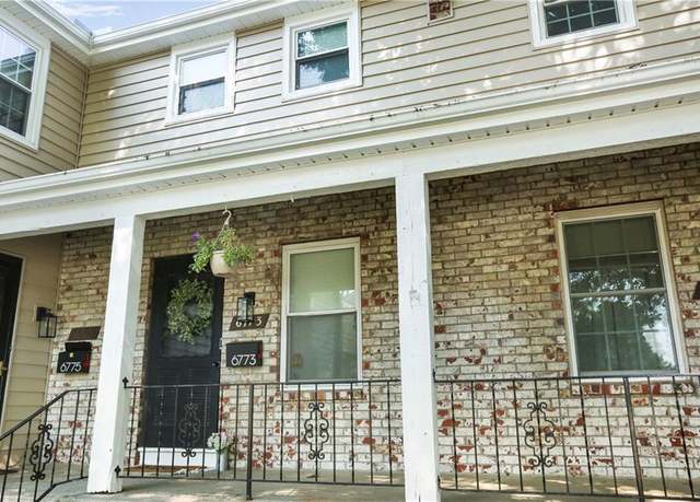 Property at 6773 N Askew Cir, Gladstone, MO 64119, 2 beds, 1.5 baths