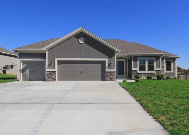 Property at 8911 N Monroe Ave, Kansas City, MO 64156, 3 beds, 2 baths