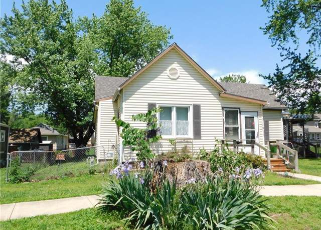 Property at 213 W 5th St, Wellsville, KS 66092, 2 beds, 2 baths