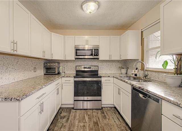 Property at 435 NE 41st Ter, Kansas City, MO 64116, 3 beds, 2 baths