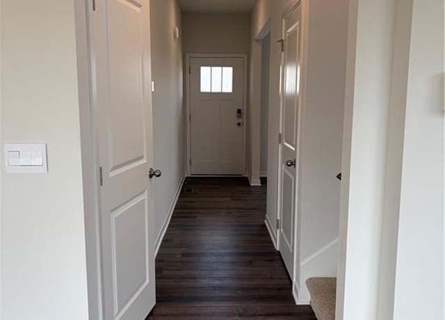 Property at 19620 W 201st St, Spring Hill, KS 66083, 4 beds, 2.5 baths