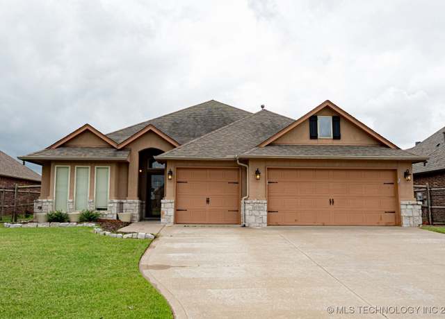 Property at 18312 E 46th St, Tulsa, OK 74134, 3 beds, 2 baths
