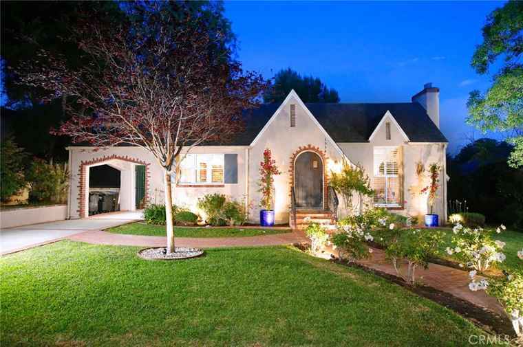 Photo of 1534 Idlewood Rd Glendale, CA 91202