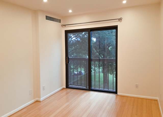 Photo of 1001 26th St NW #403, Washington, DC 20037
