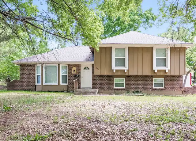 Property at 7808 E 120th St, Grandview, MO, 64030, 4 beds, 1 bath, [object Object]
